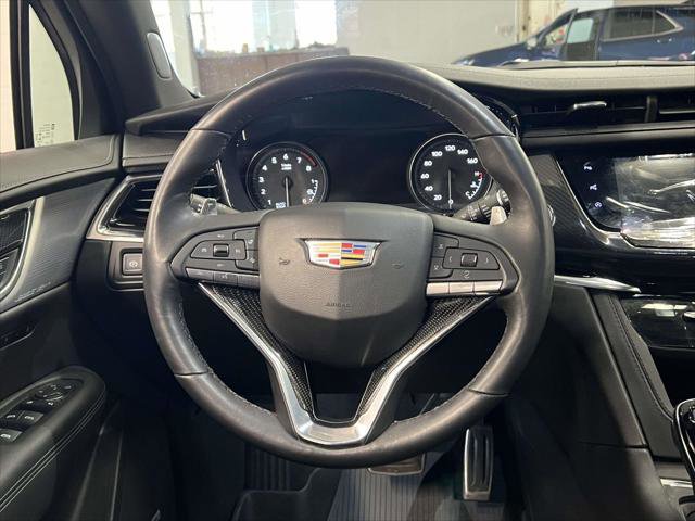 Used 2023 Cadillac XT6 Sport w/ LPO, ONYX Package image 16