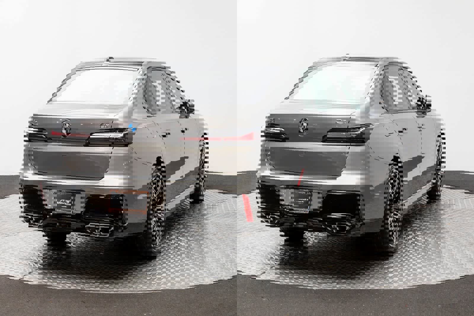 Used 2024 BMW 760i xDrive w/ Executive Package image 25