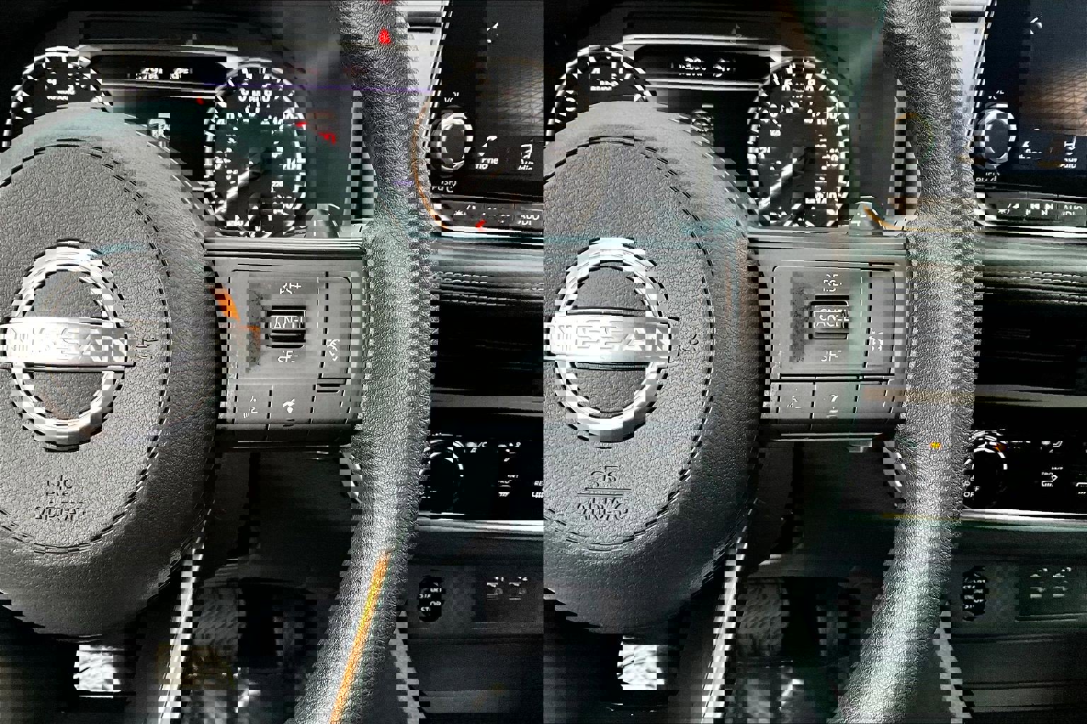 Used 2024 Nissan Rogue S image 13