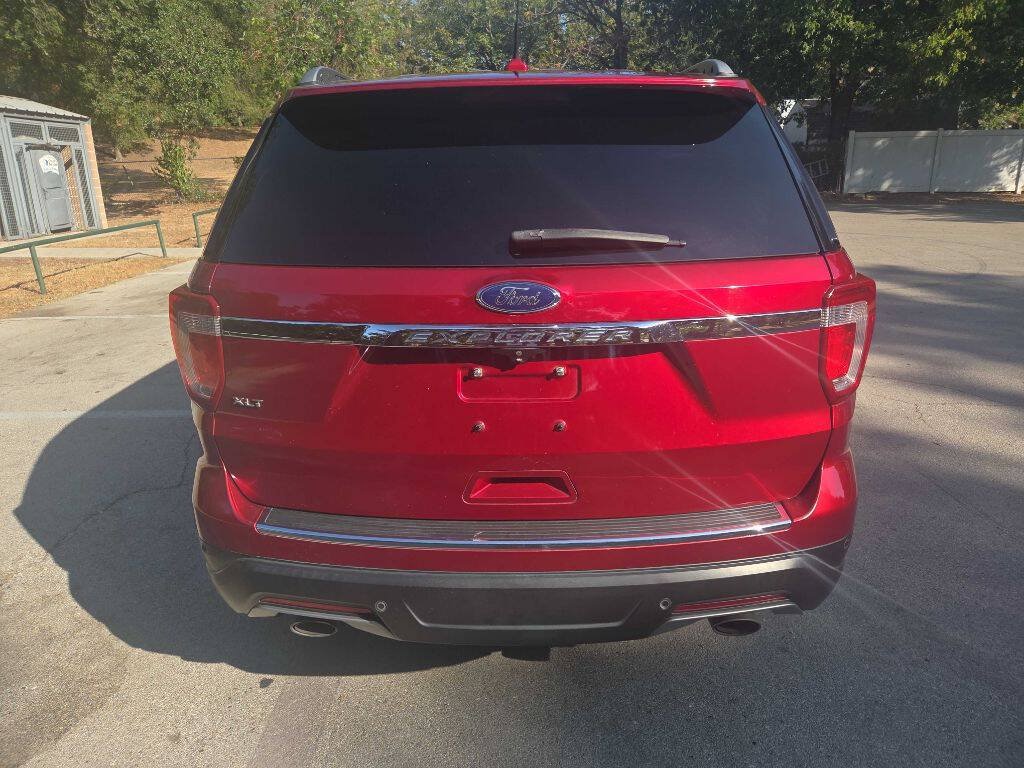 Used 2018 Ford Explorer XLT w/ Equipment Group 202A FWD image 5