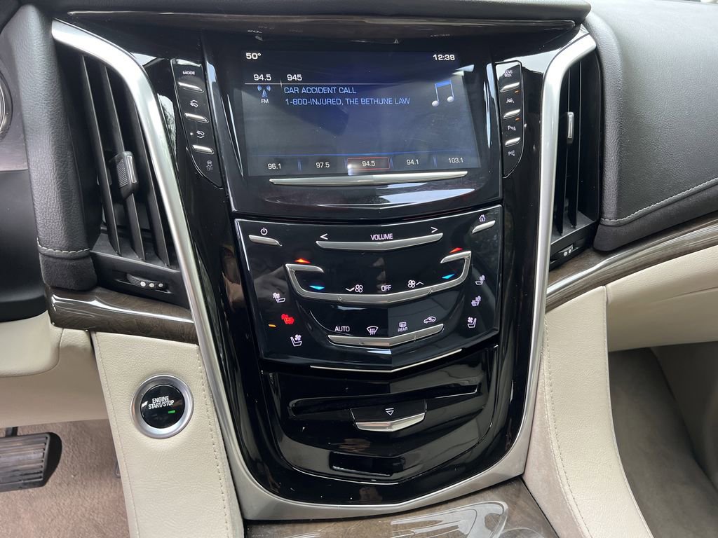 Used 2020 Cadillac Escalade Luxury image 29