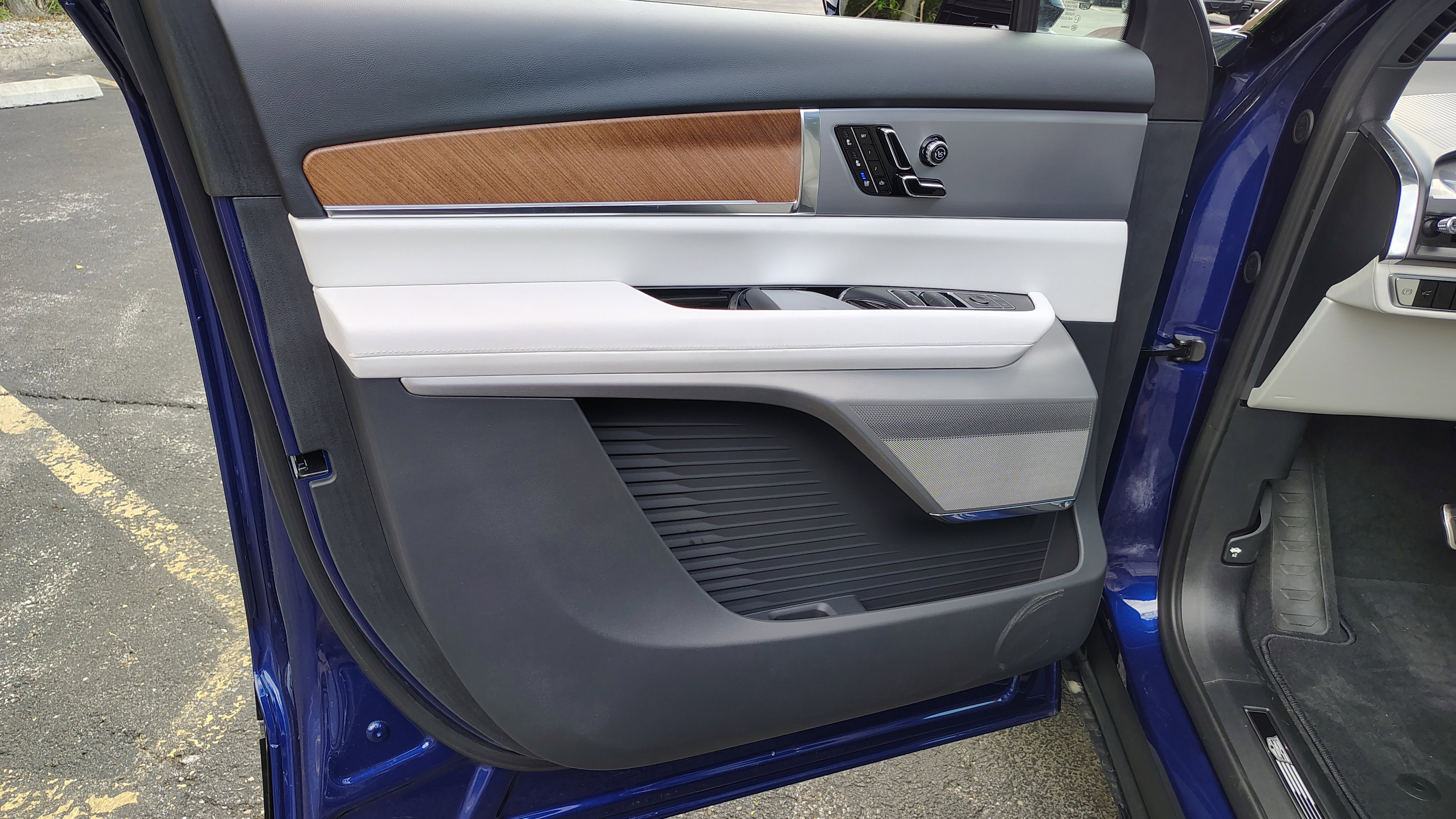 New 2026 Cadillac Vistiq Sport image 9