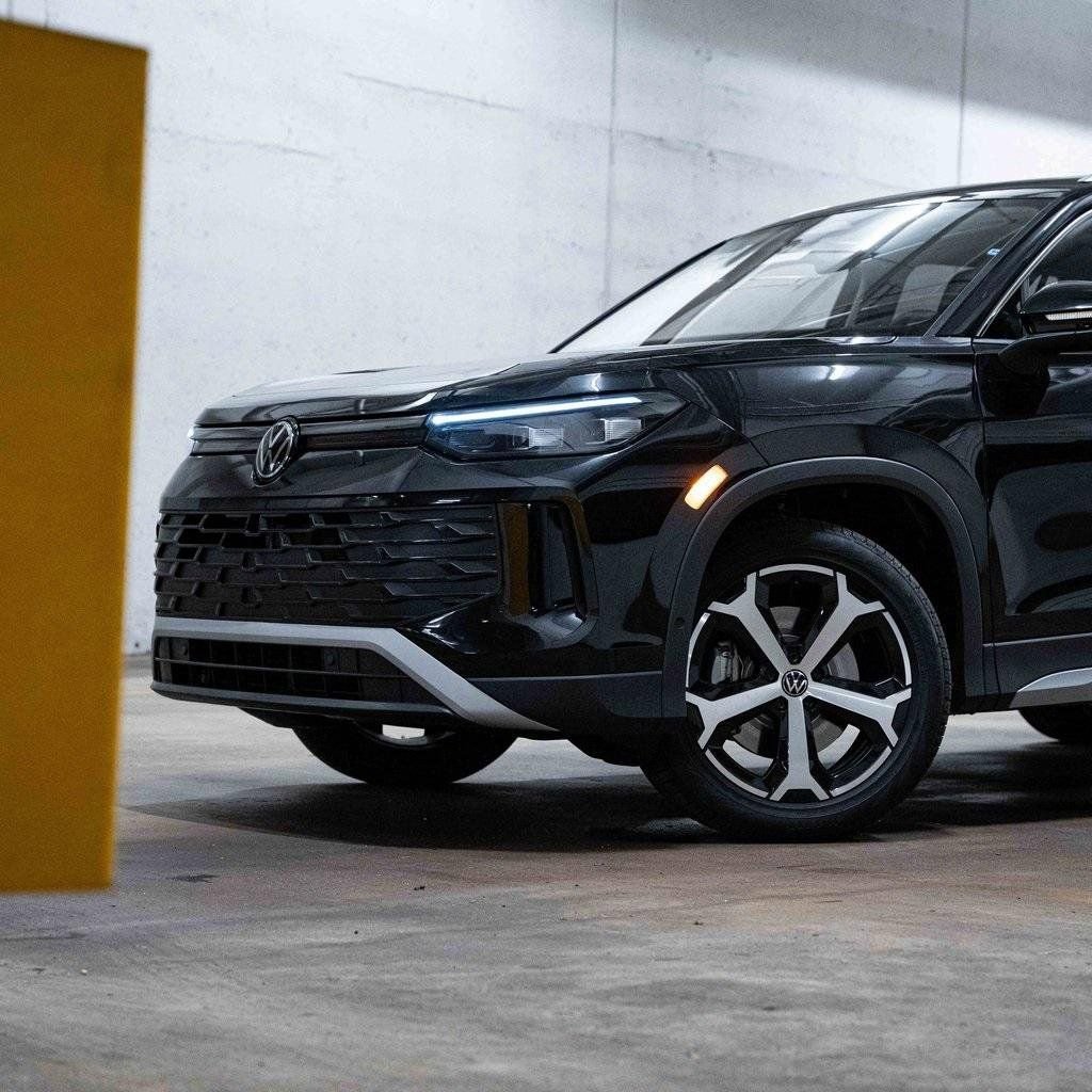 New 2026 Volkswagen Tiguan SE FWD image 2