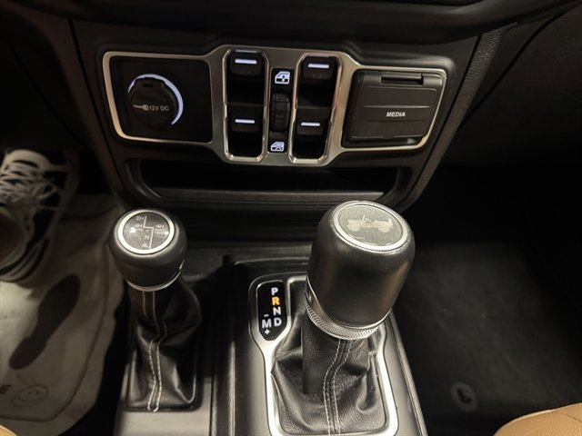 Used 2023 Jeep Wrangler Unlimited Sahara w/ Cold Weather Group AWD/4WD image 28
