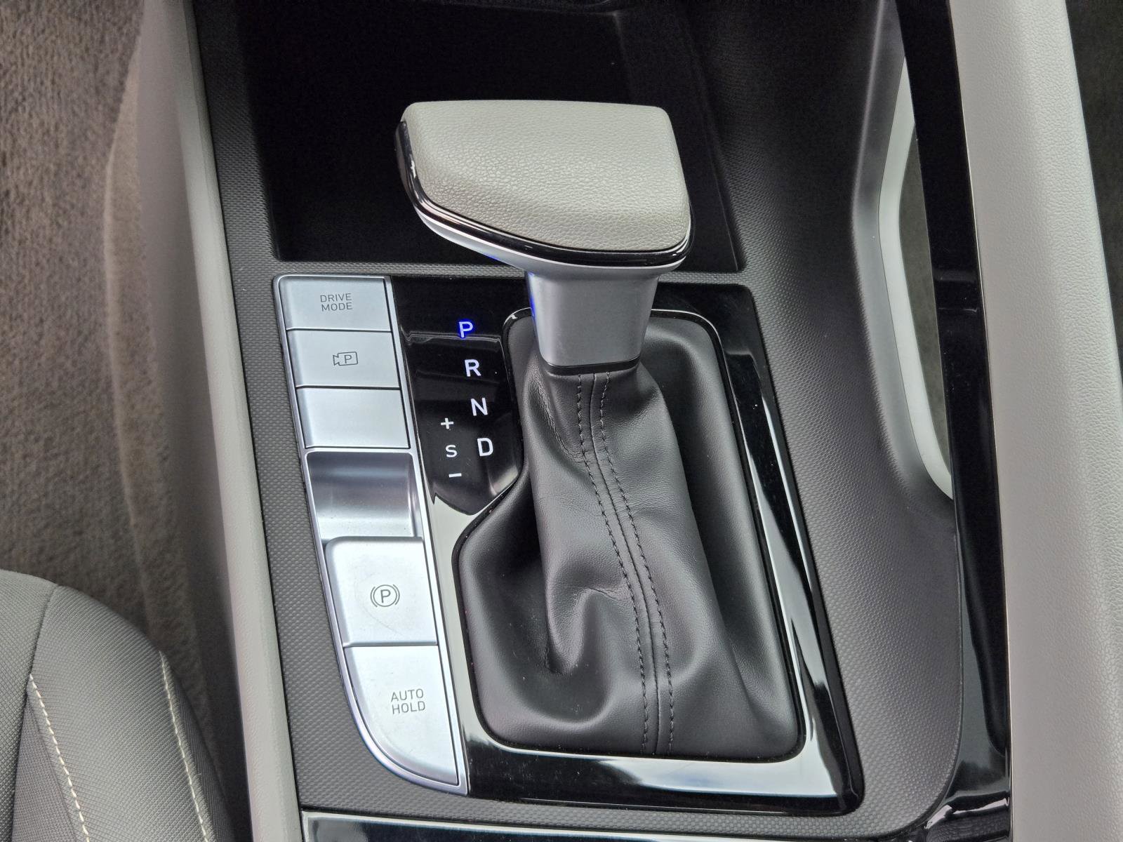 Used 2024 Hyundai Elantra Blue image 14