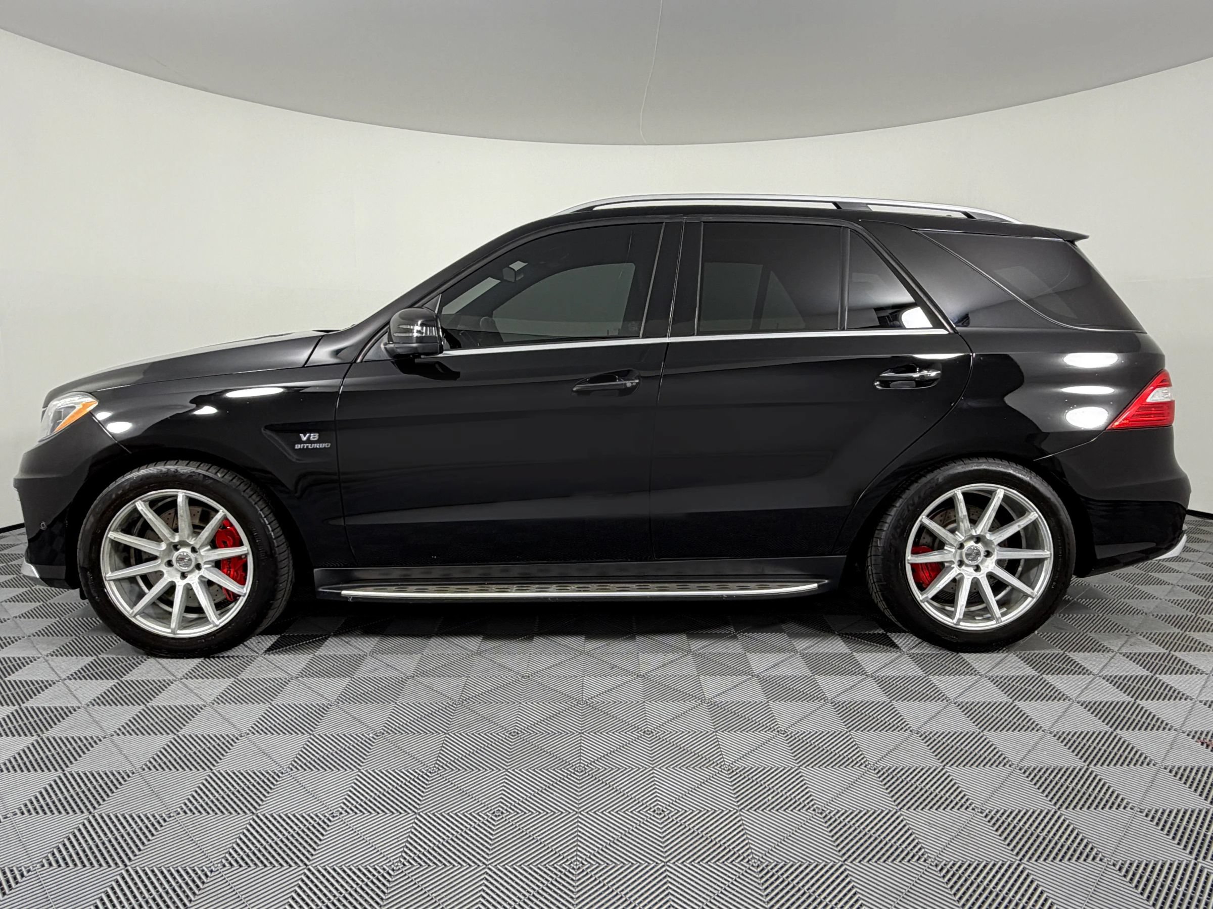 Used 2013 Mercedes-Benz ML 63 AMG 4MATIC image 7