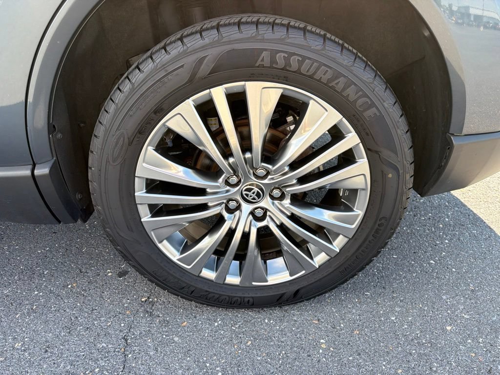 Used 2021 Toyota Venza XLE w/ Softex Package AWD/4WD image 13