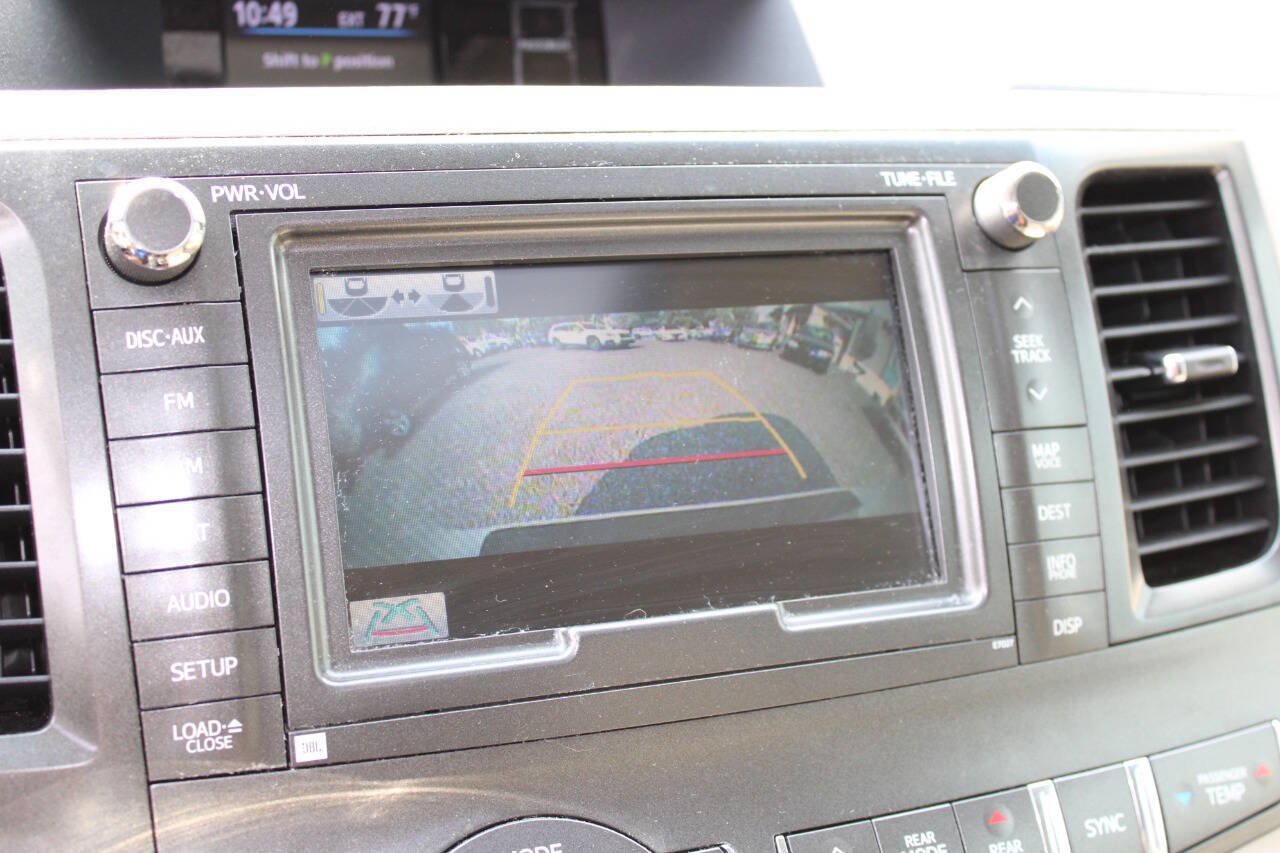 Used 2013 Toyota Sienna Limited w/ Premium Pkg FWD image 17