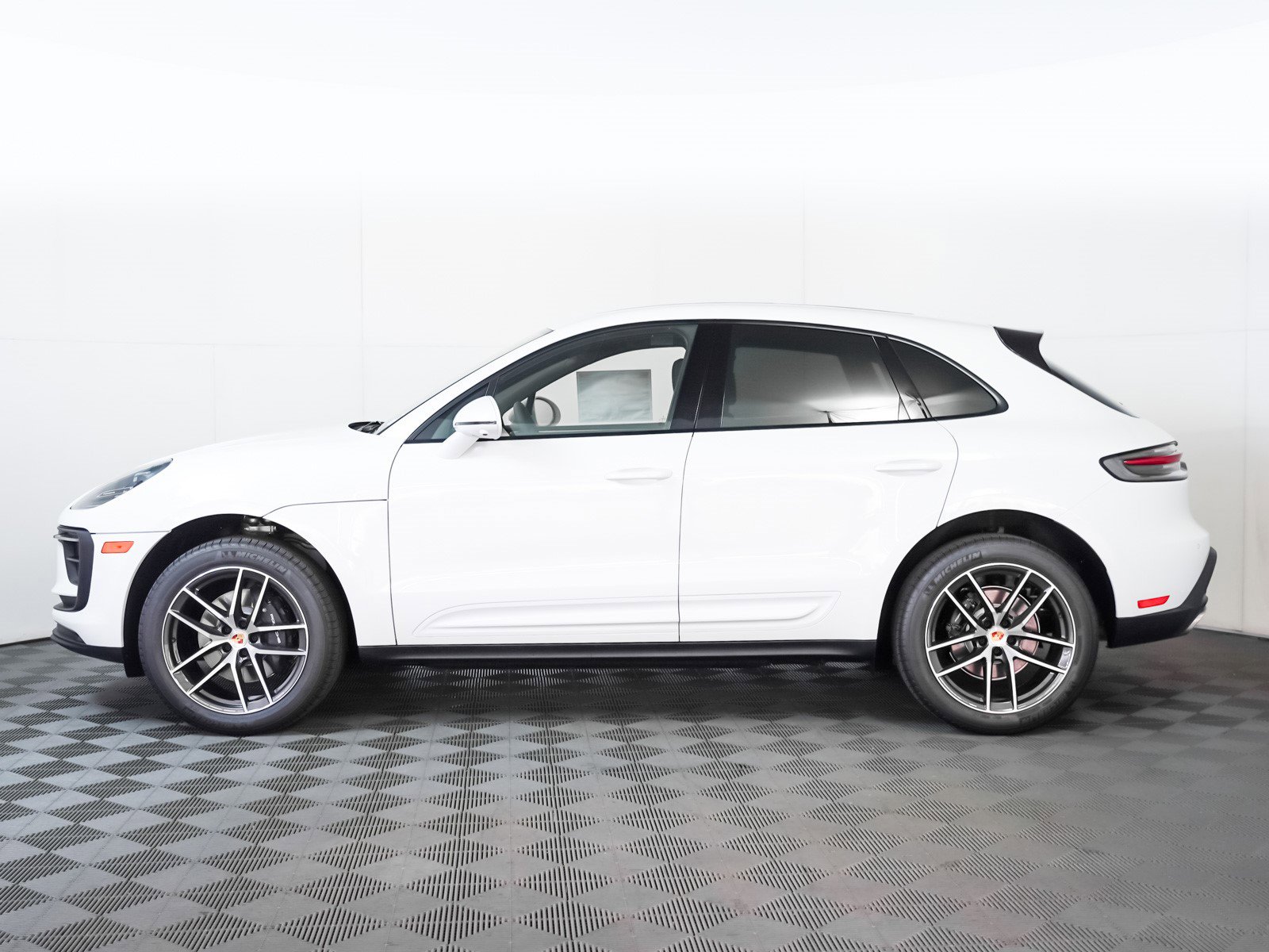 New 2026 Porsche Macan image 2