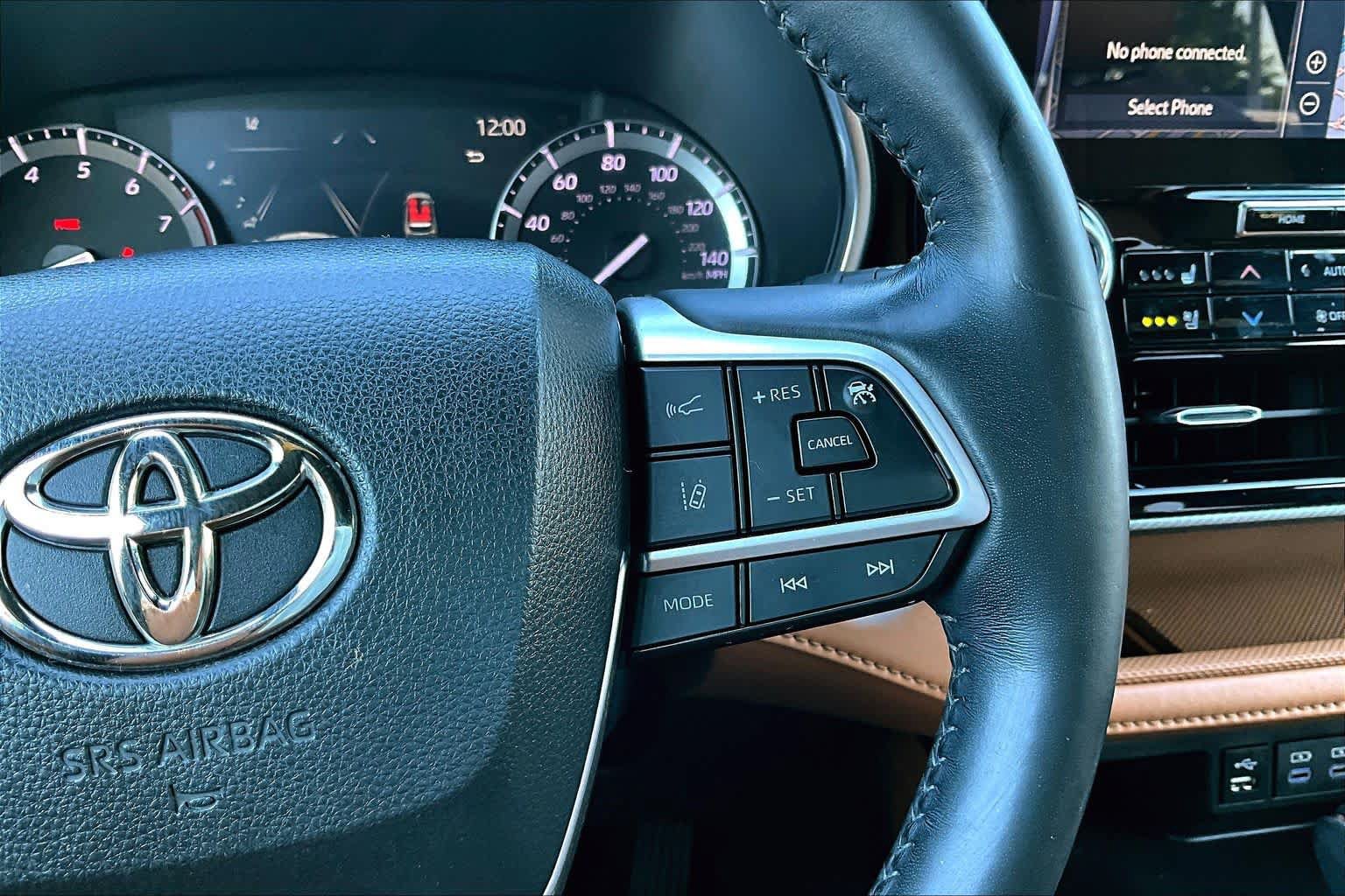 Used 2022 Toyota Highlander Platinum AWD/4WD image 25