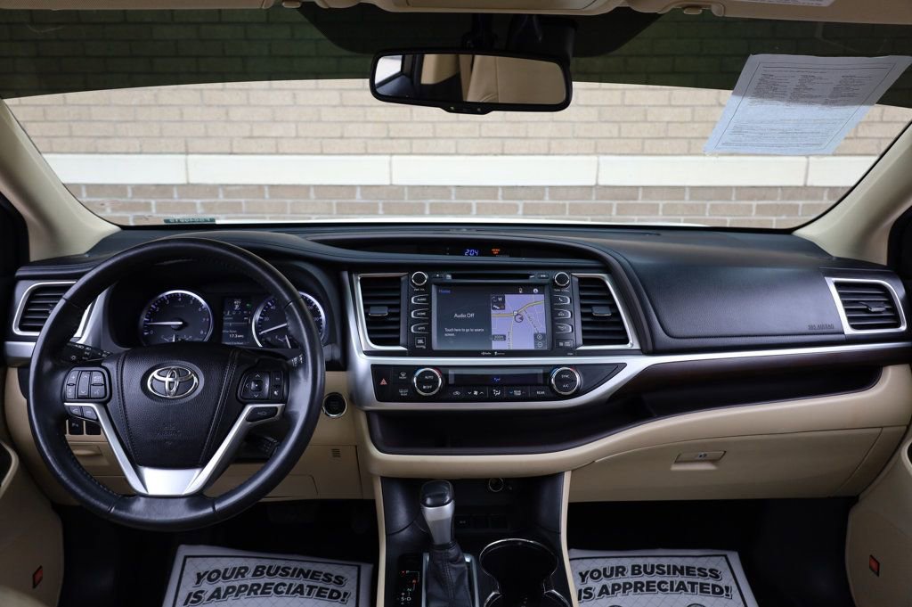 Used 2015 Toyota Highlander Limited image 30