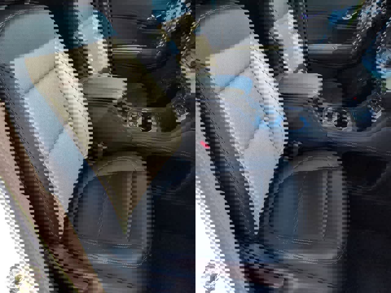 Used 2023 GMC Acadia SLT image 22