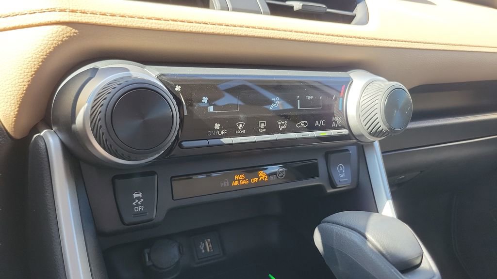 Certified 2025 Toyota RAV4 LE FWD image 18