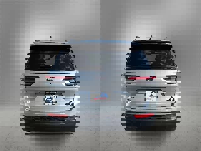 New 2025 Jeep Grand Cherokee L Altitude image 7