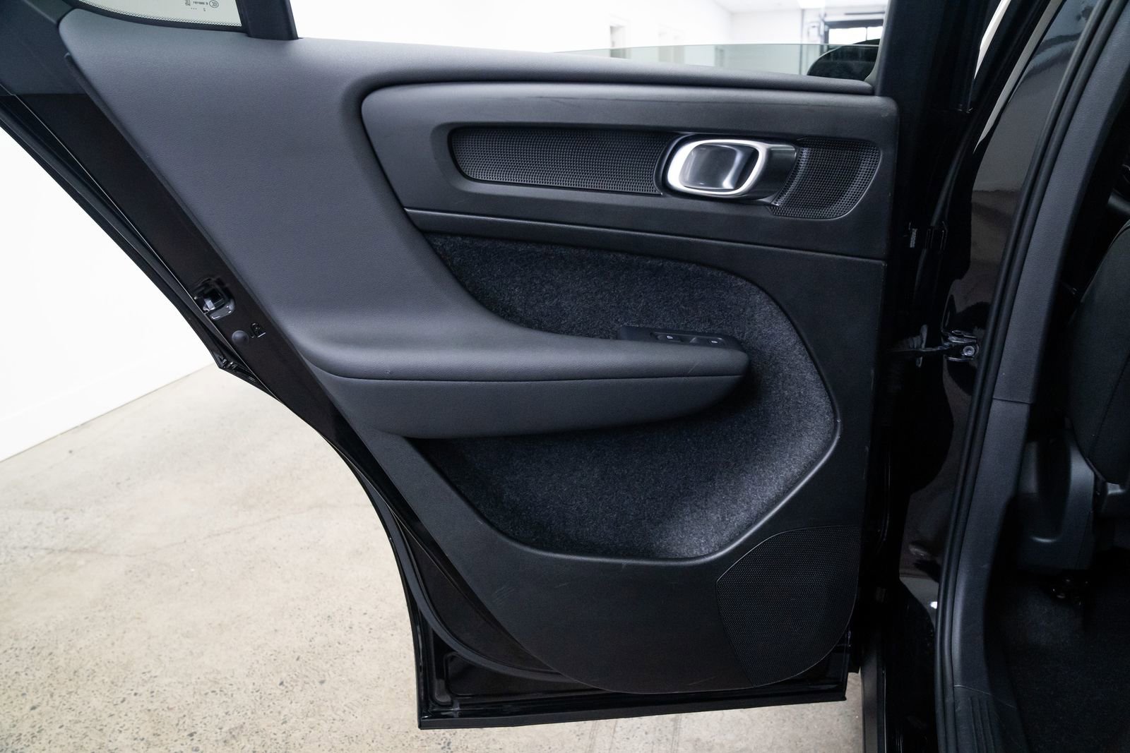 Used 2023 Volvo C40 P8 Recharge Ultimate image 18