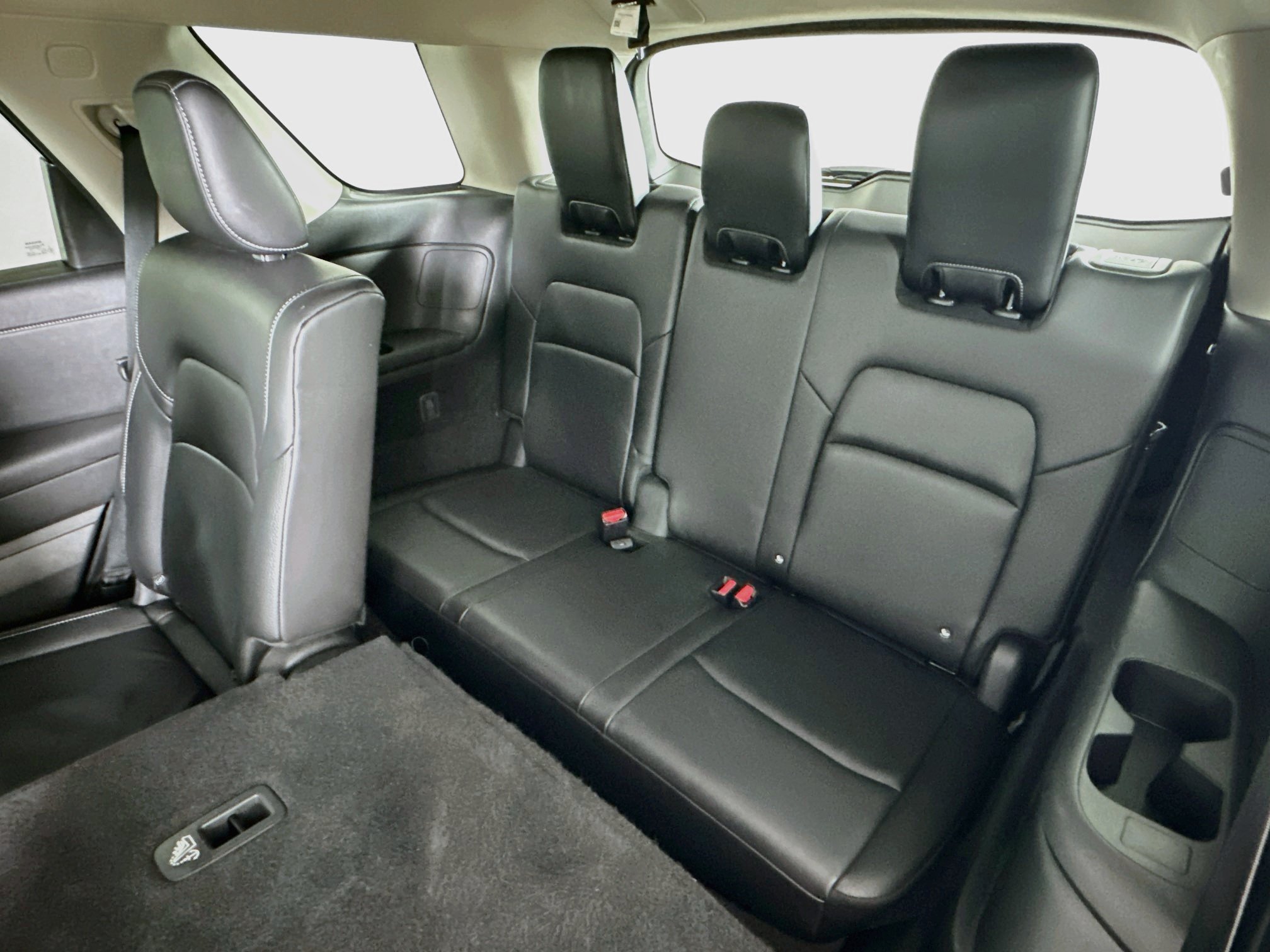 Used 2025 Nissan Pathfinder SL FWD image 29