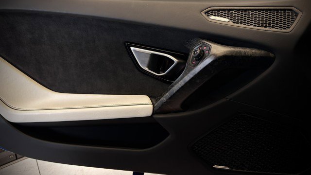 Used 2021 Lamborghini Huracan EVO RWD image 16