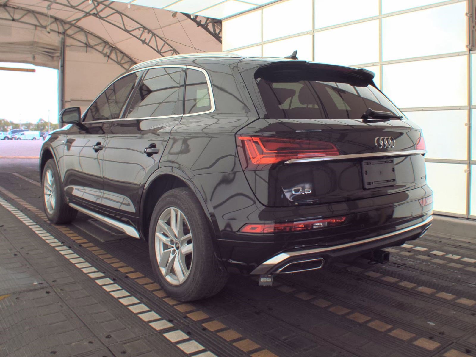 Used 2023 Audi Q5 2.0T Premium w/ Convenience Package AWD/4WD image 8