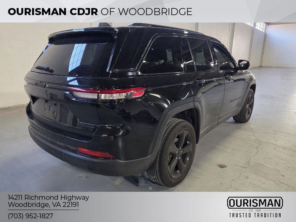 Used 2023 Jeep Grand Cherokee Limited w/ Black Appearance Package image 6