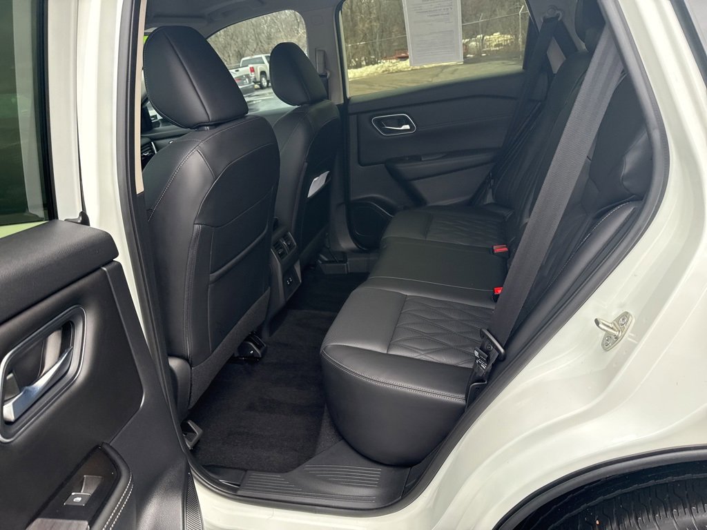 Used 2024 Nissan Rogue Platinum image 13