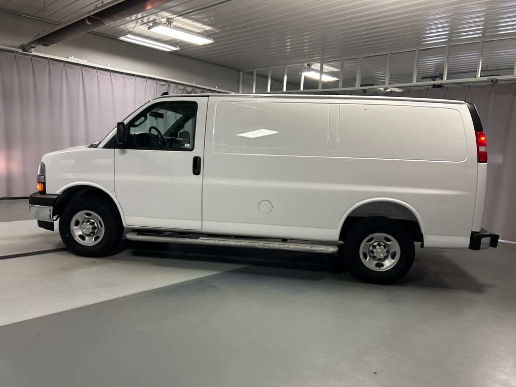 Used 2025 Chevrolet Express 2500 w/ Driver Convenience Package RWD image 4