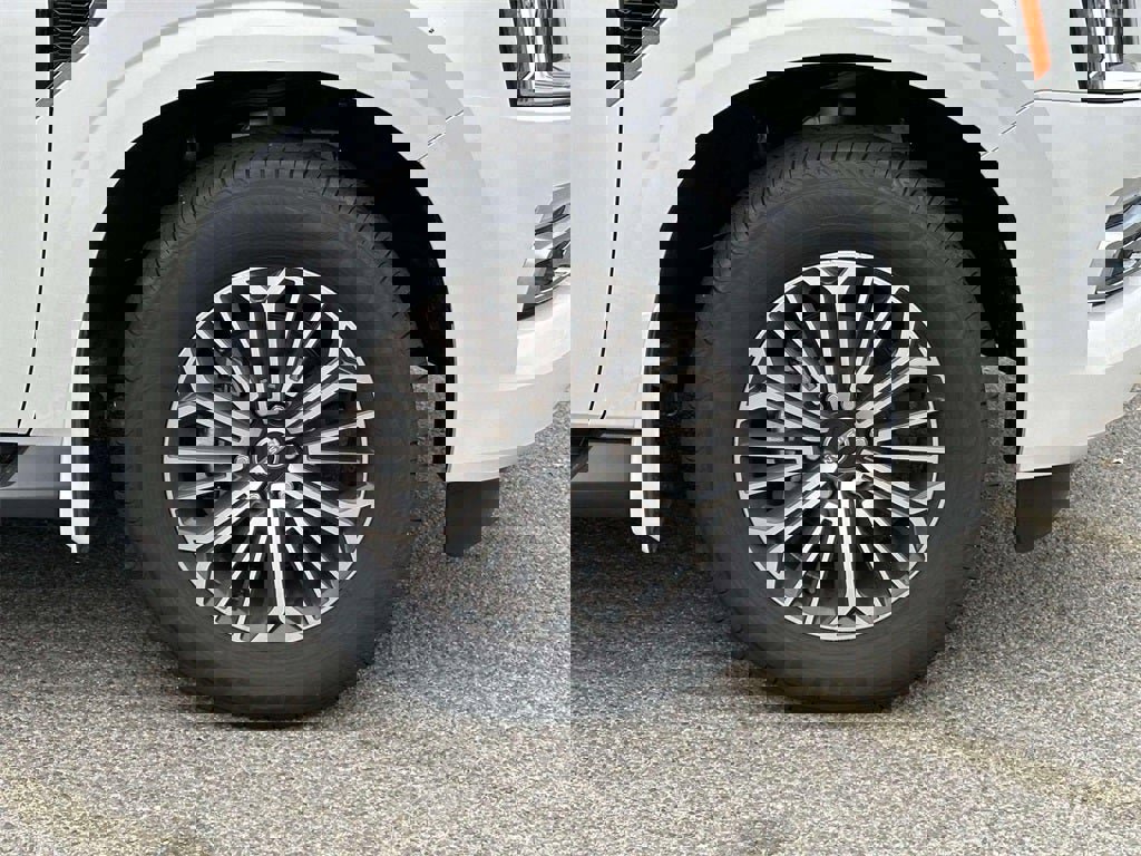 New 2025 Nissan Armada SL w/ Captain's Chari Seat Package image 7