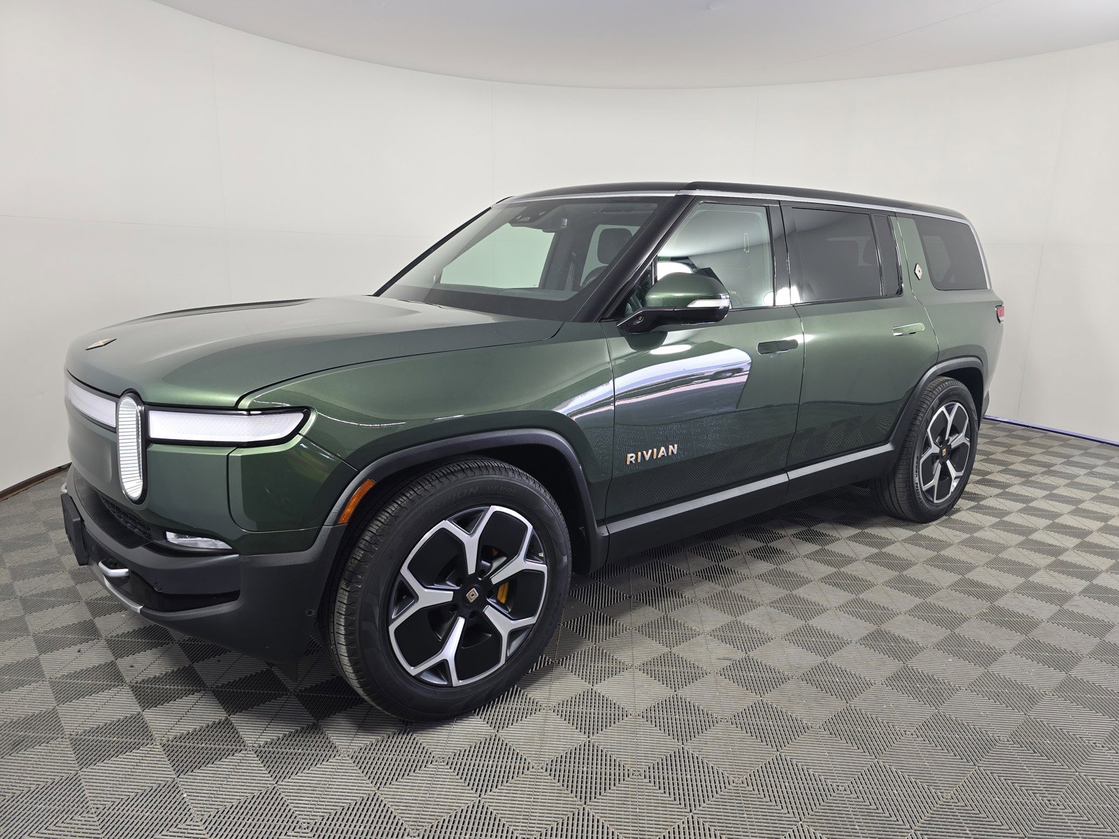 Used 2024 Rivian R1S Adventure