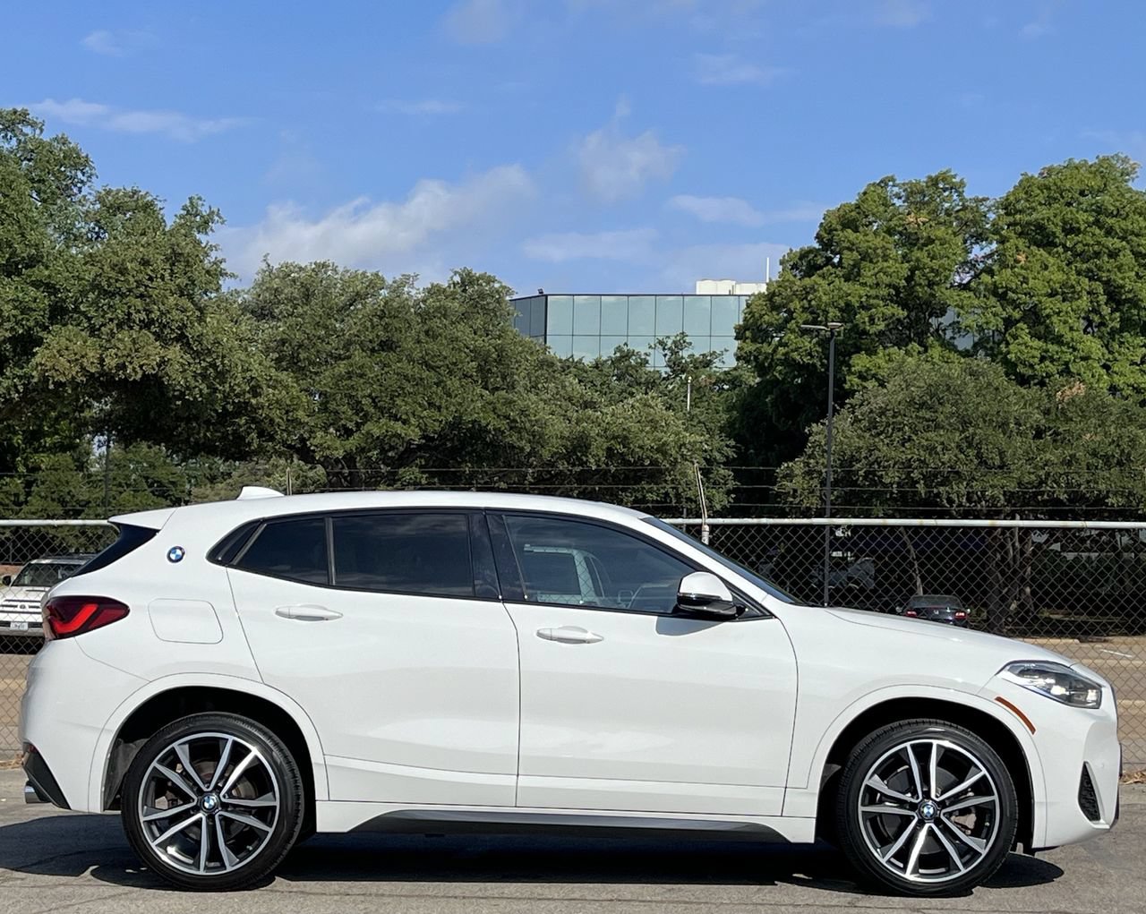 Used 2023 BMW X2 sDrive28i w/ M Sport Package FWD image 3