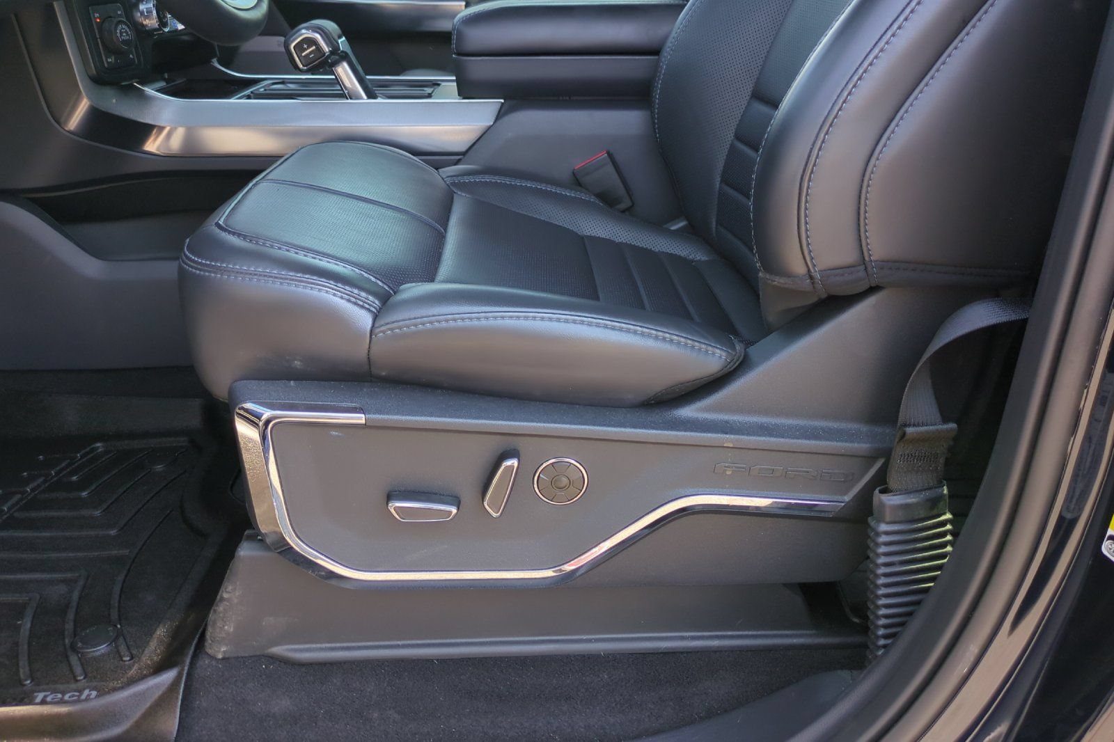 Used 2025 Ford F150 Platinum AWD/4WD image 12