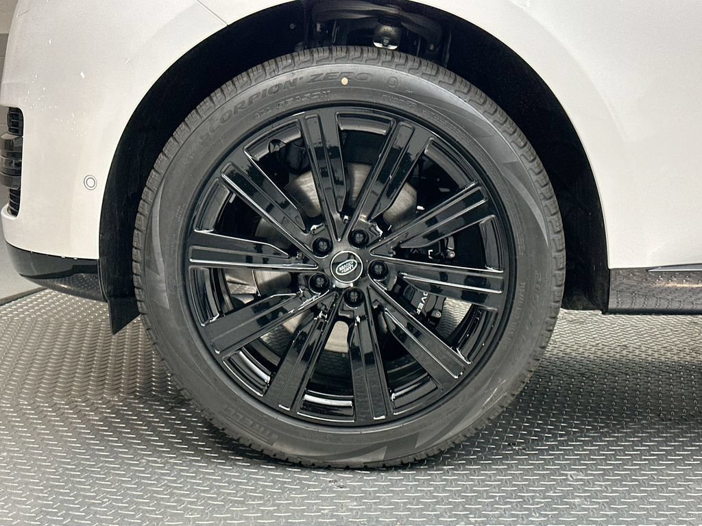 Certified 2025 Land Rover Range Rover SE AWD/4WD image 3