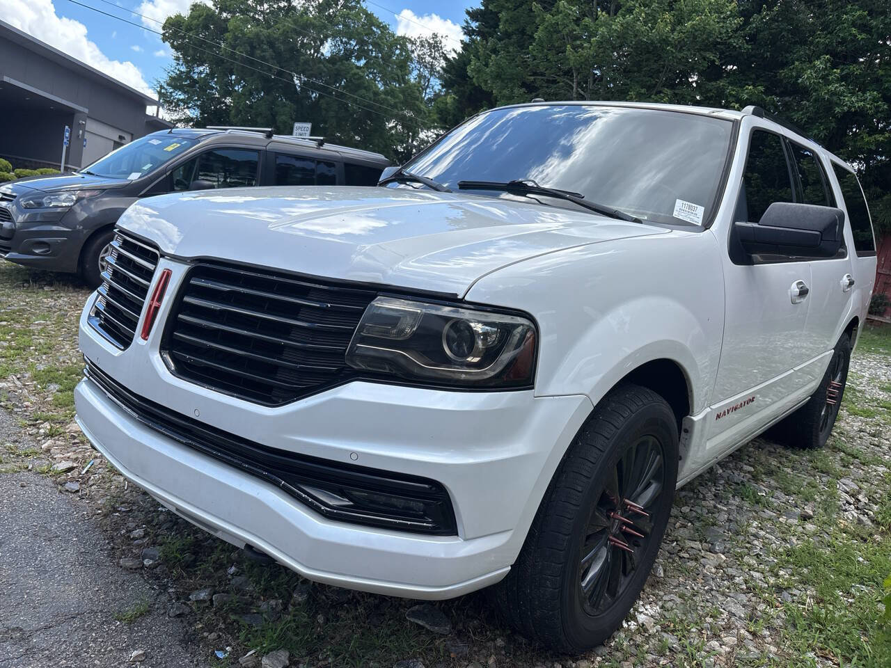 Used 2017 Lincoln Navigator Select RWD image 1