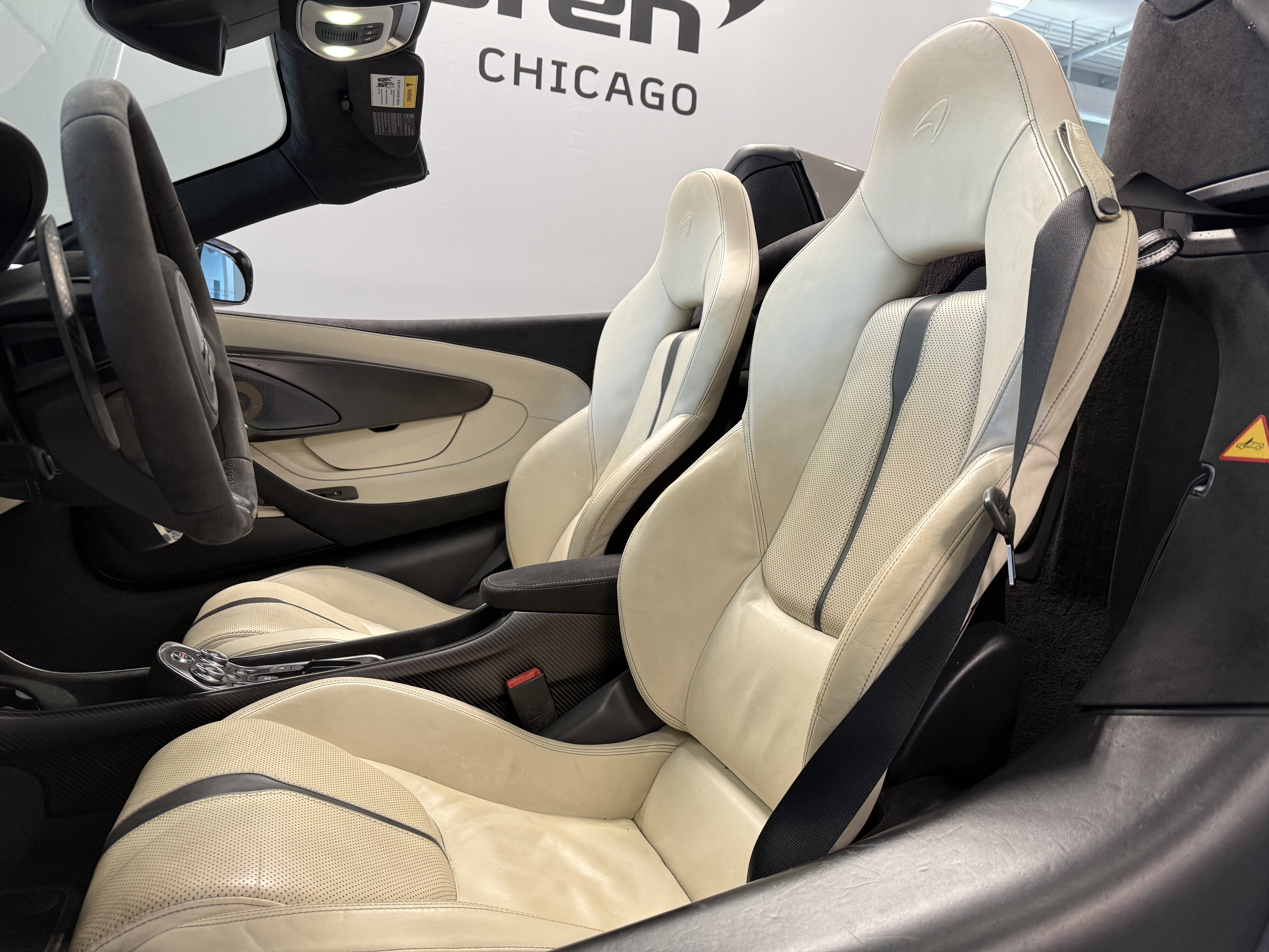 Used 2018 McLaren 570S Spider image 9