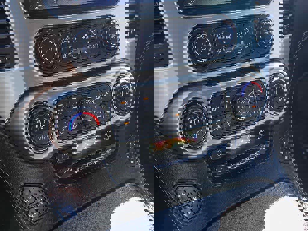 Used 2015 Chevrolet Suburban LTZ image 22