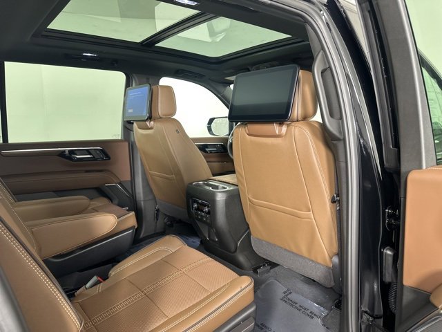New 2026 Chevrolet Suburban High Country image 12