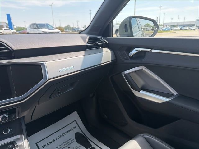 Used 2025 Audi Q3 2.0T Premium image 18