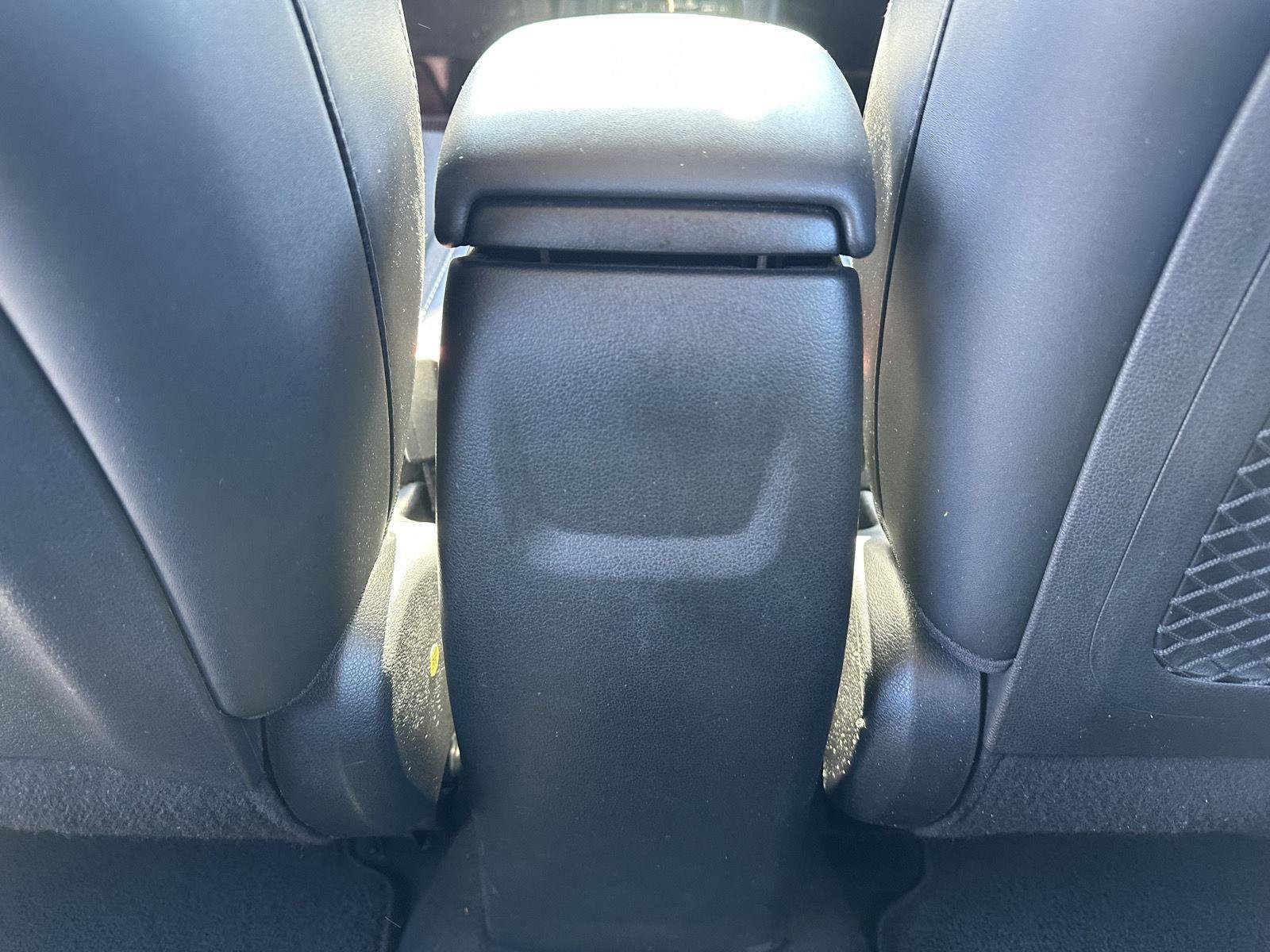 Used 2022 Hyundai Venue Limited image 14