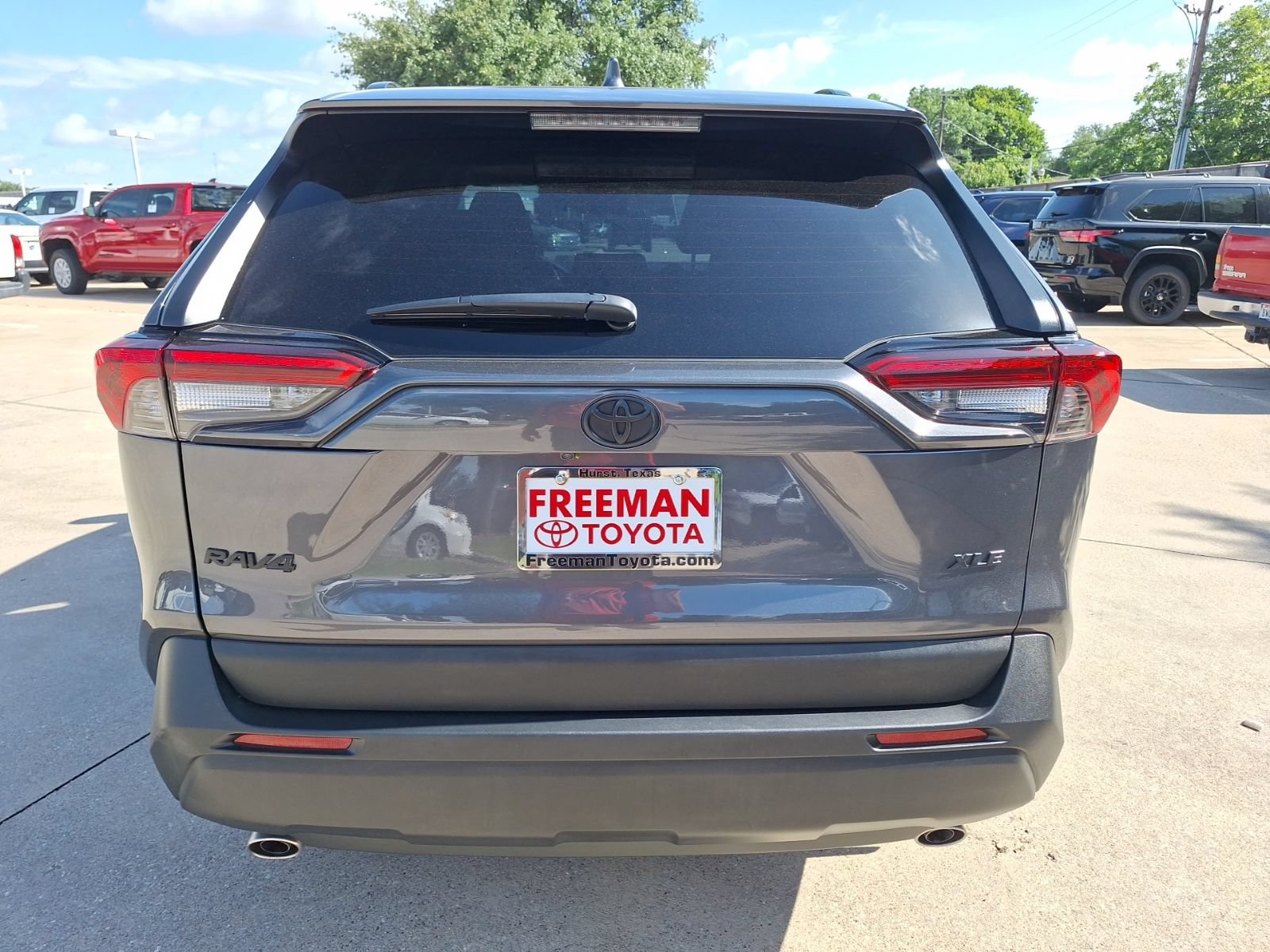 Used 2024 Toyota RAV4 XLE w/ Convenience Package FWD image 5