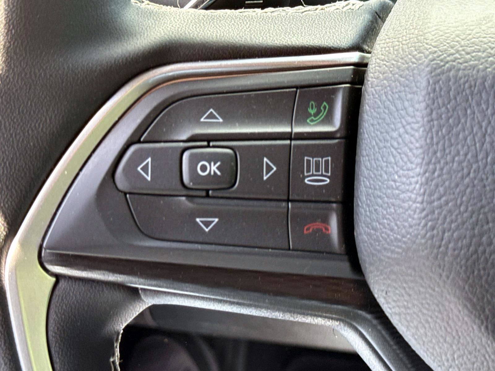 Used 2025 Jeep Grand Cherokee L Laredo w/ Luxury Tech Group I AWD/4WD image 15