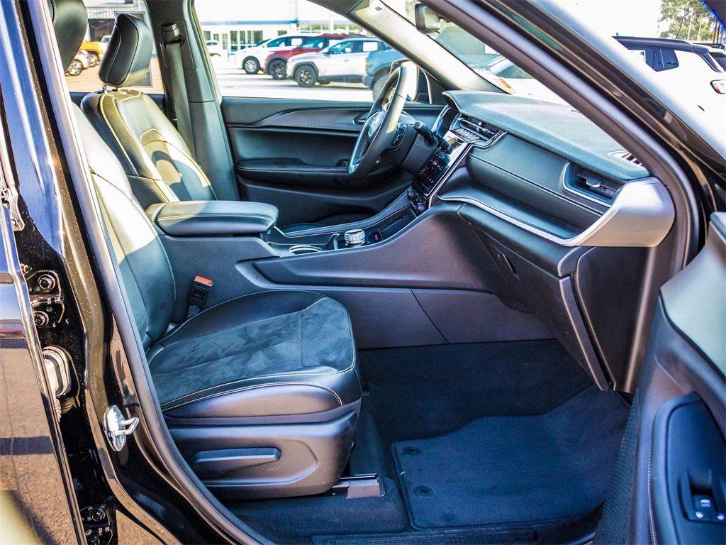 Used 2024 Jeep Grand Cherokee L Laredo image 12