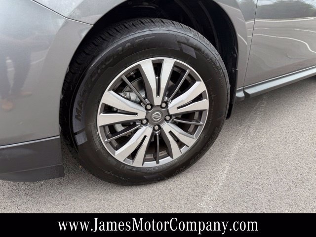 Used 2017 Nissan Pathfinder SL w/ SL Premium Package AWD/4WD image 3