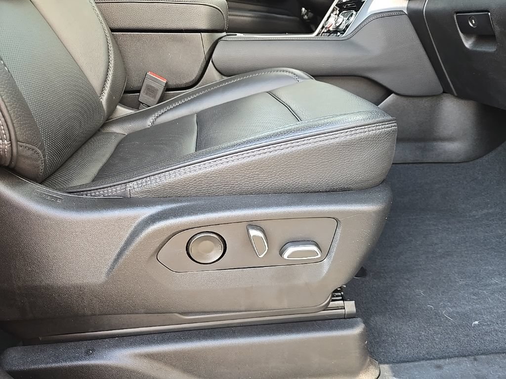 Used 2023 GMC Yukon XL Denali AWD/4WD image 36