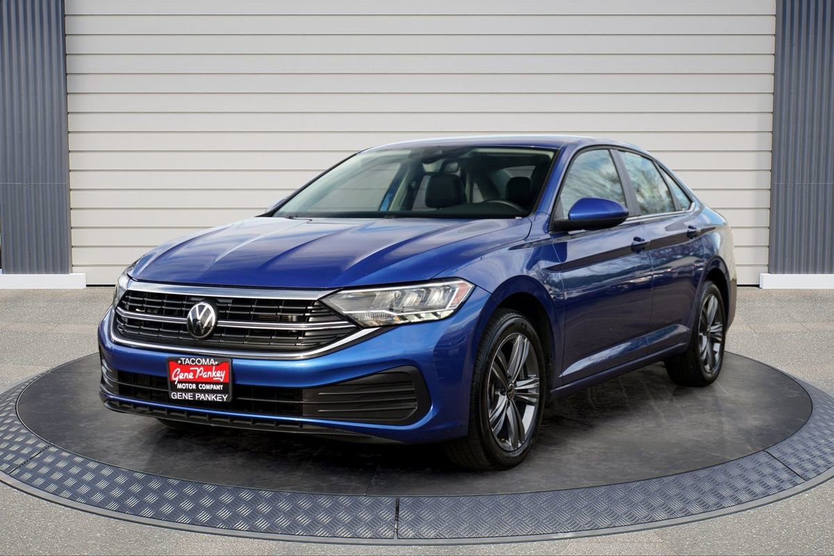 Used 2024 Volkswagen Jetta SE image 3