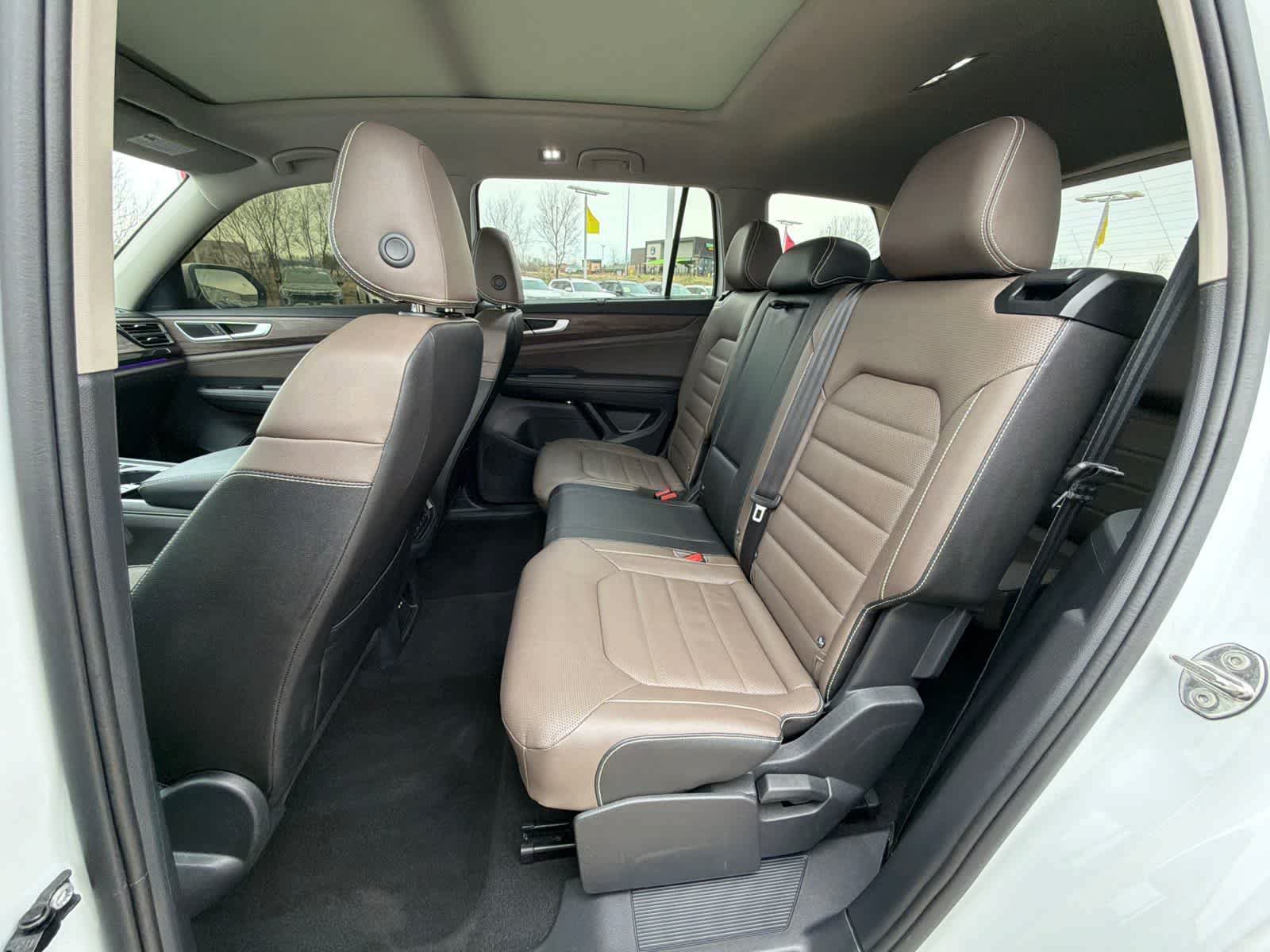Used 2025 Volkswagen Atlas SEL AWD/4WD image 12