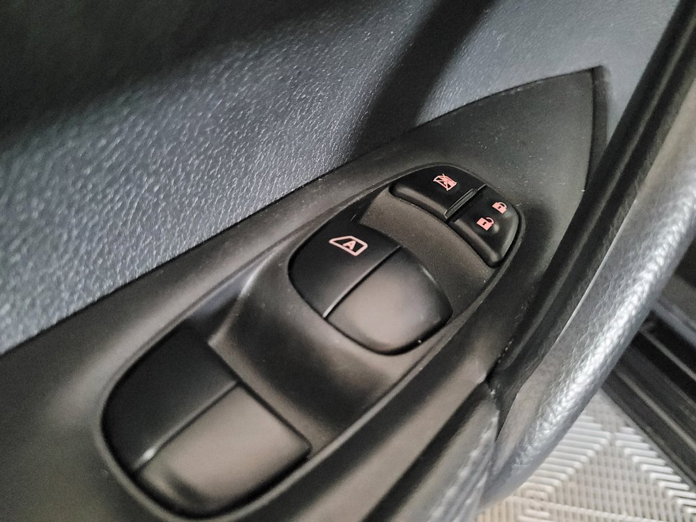 Used 2022 Nissan Rogue Sport SV AWD/4WD image 27