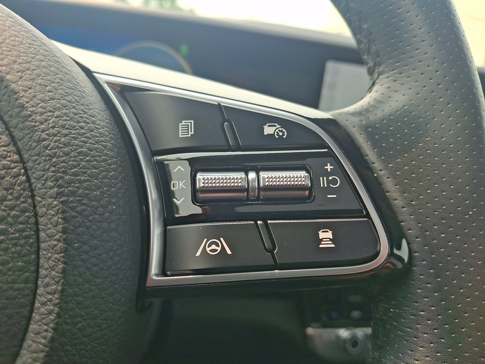 Used 2024 Kia Seltos SX w/ SX Sunroof Package AWD/4WD image 22