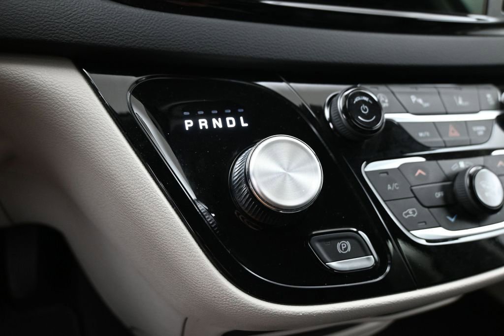 Used 2023 Chrysler Pacifica Touring-L FWD image 18