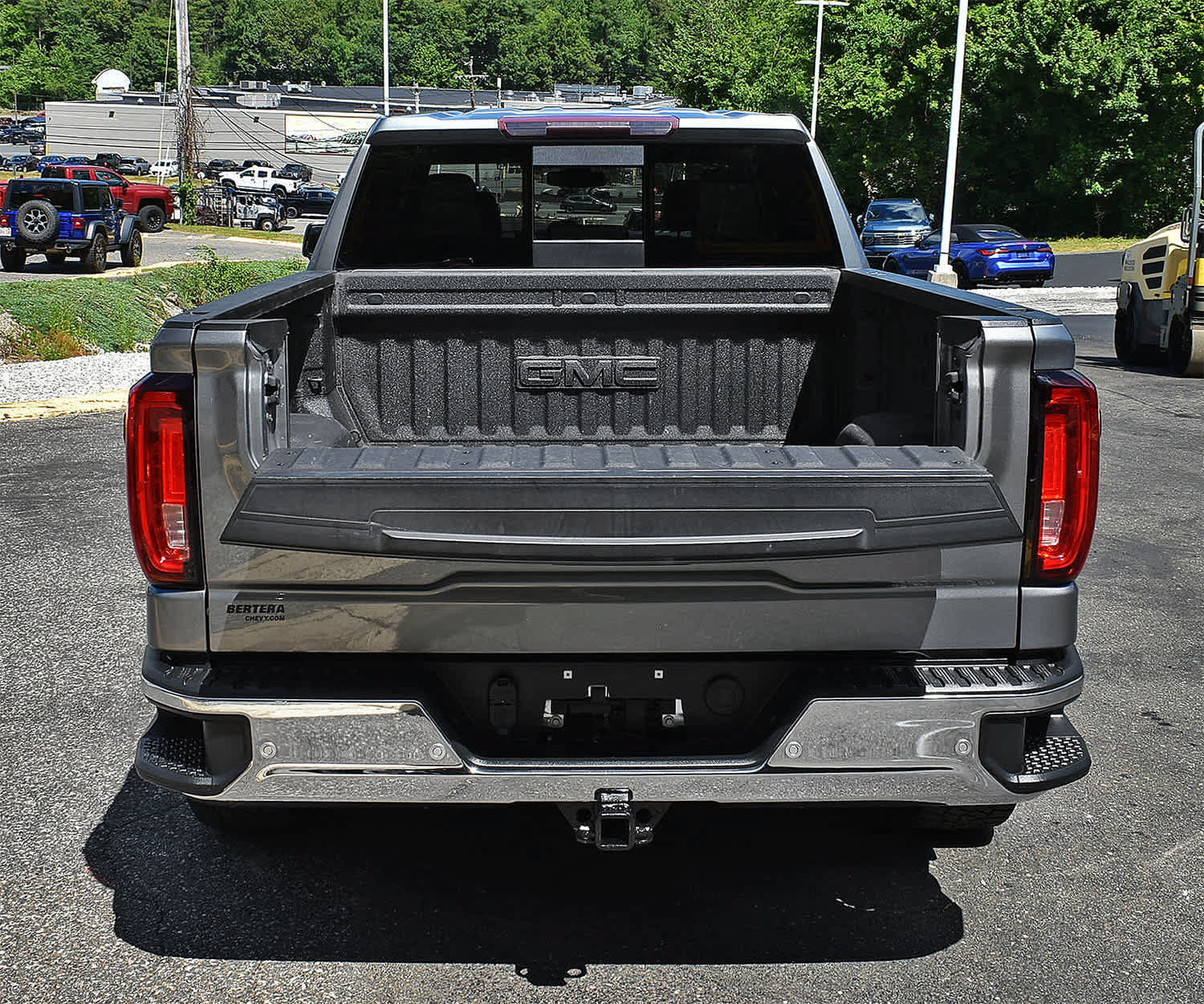 Used 2019 GMC Sierra 1500 SLT w/ SLT Premium Plus Package AWD/4WD image 8