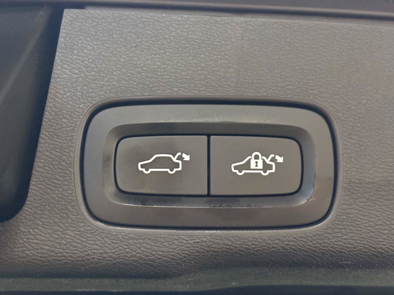 Used 2019 Volvo XC60 T5 Momentum w/ Multimedia Package AWD/4WD image 41