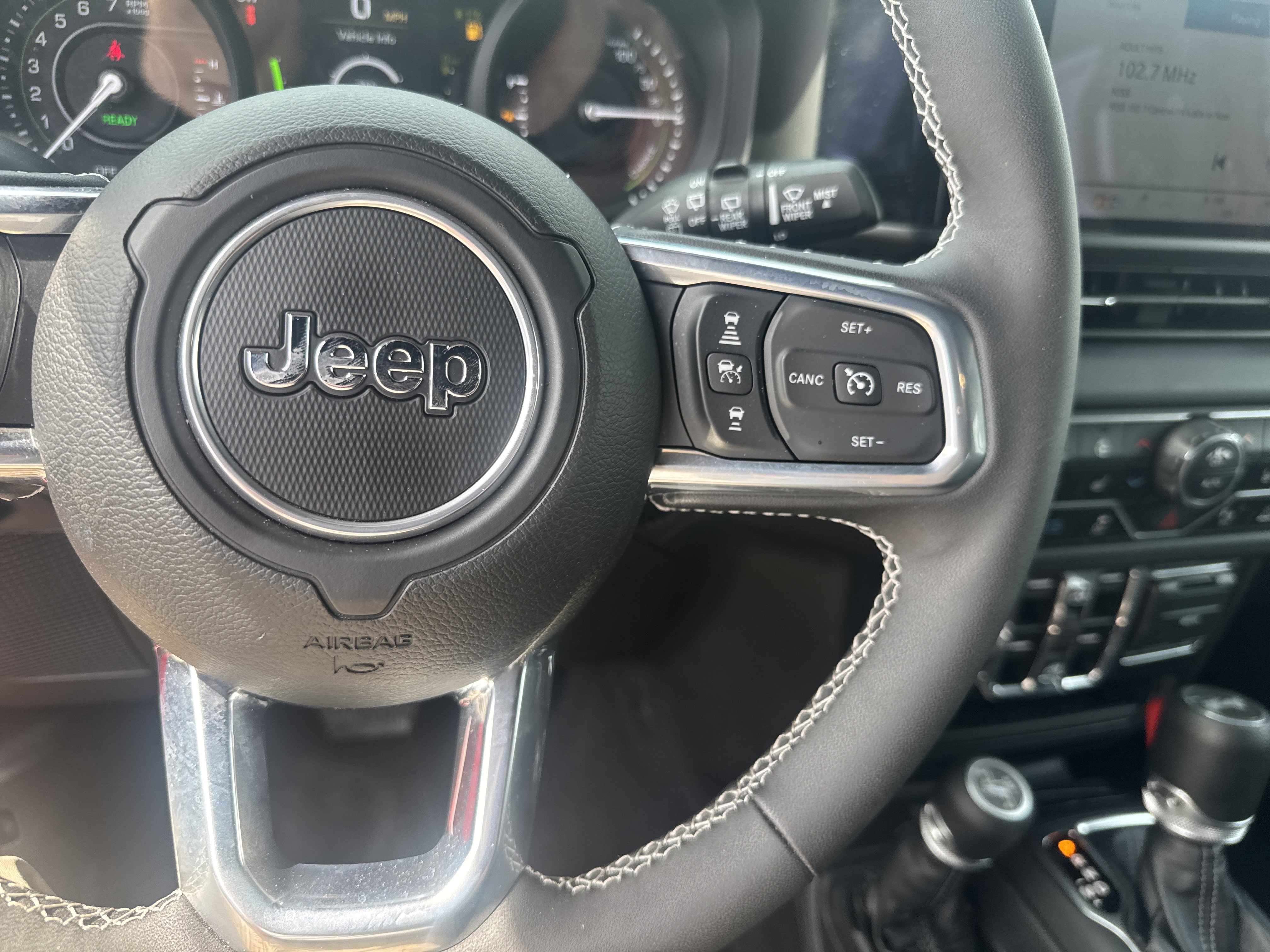 Used 2025 Jeep Wrangler Unlimited Sahara w/ Safety Group AWD/4WD image 19