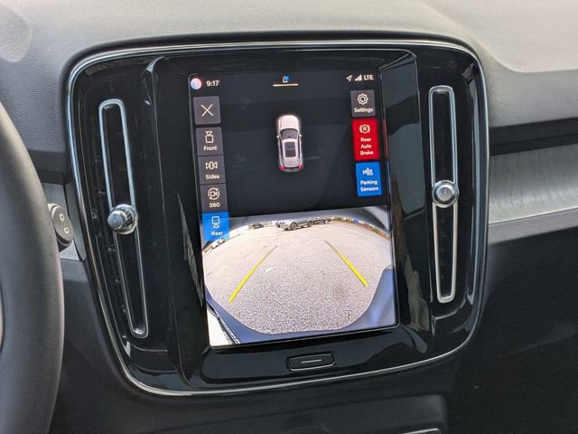 Certified 2023 Volvo XC40 B5 Ultimate w/ Protection Package Premier image 28